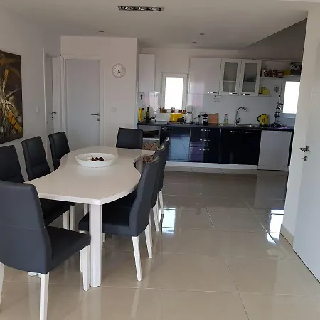 Joe Apartment Kastela