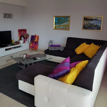 Joe Apartment *