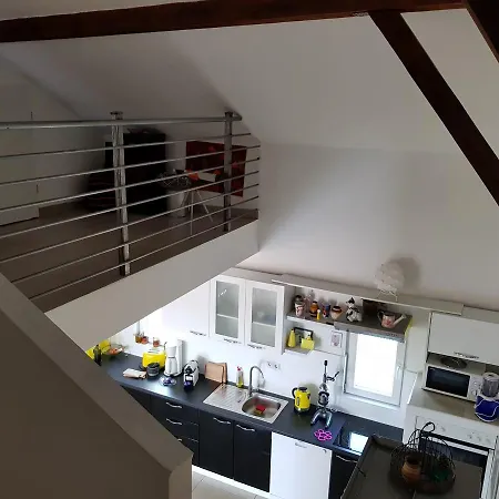 Joe Apartment *